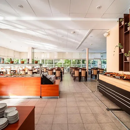 Gloria - 3* Saints Constantine and Helena